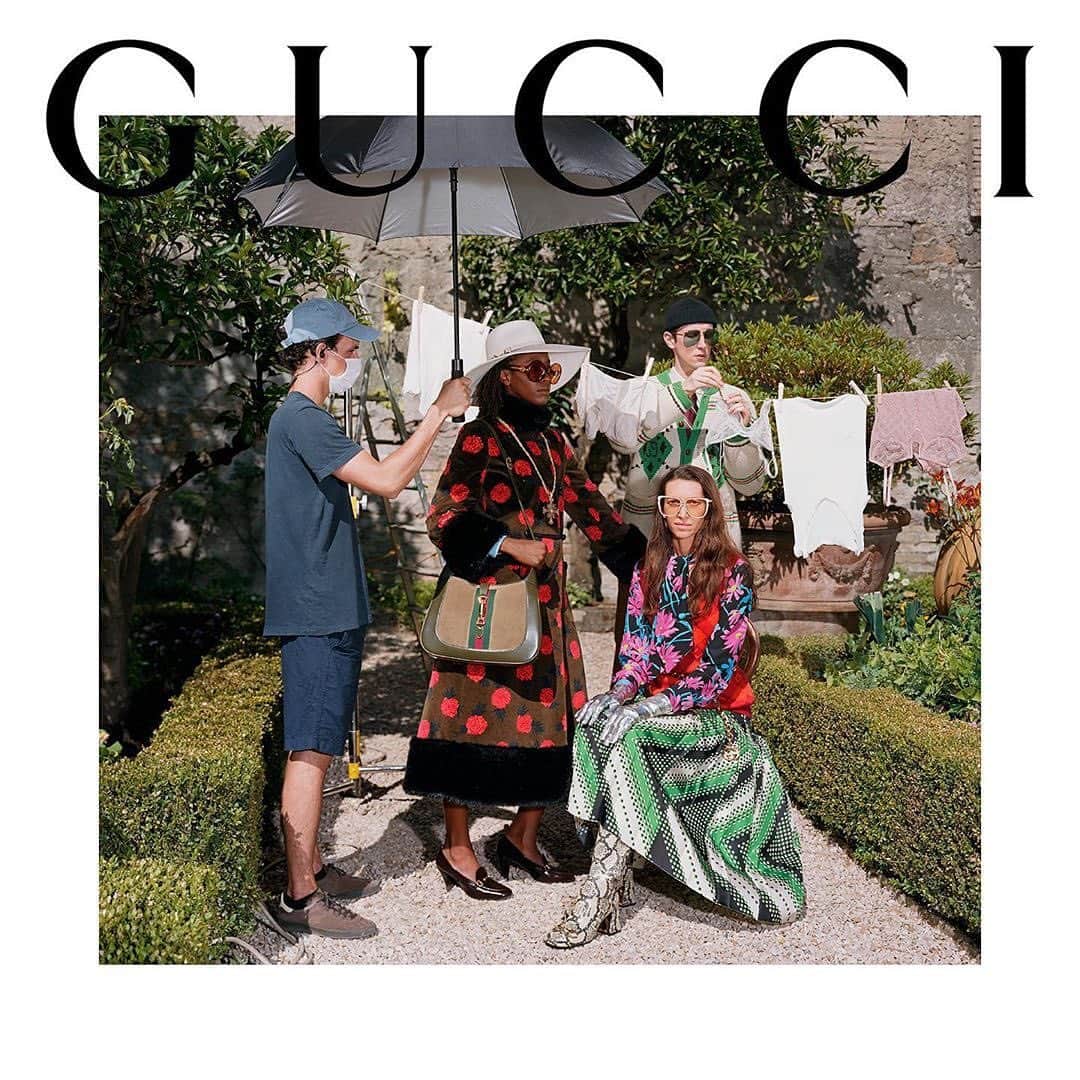 Blonde Saladさんのインスタグラム写真 - (Blonde SaladInstagram)「“Those who wear the clothes are the ones who create them”🧵 As the last act of the story aimed at leaving behind and converting the old fashion’s rules, @gucci and @alessandro_michele made the design team for the latest #gucciepilogue campaign the exceptional endorsers of the collection🌈 LINK IN BIO to discover more #theblondesalad #gucci」10月30日 1時16分 - theblondesalad