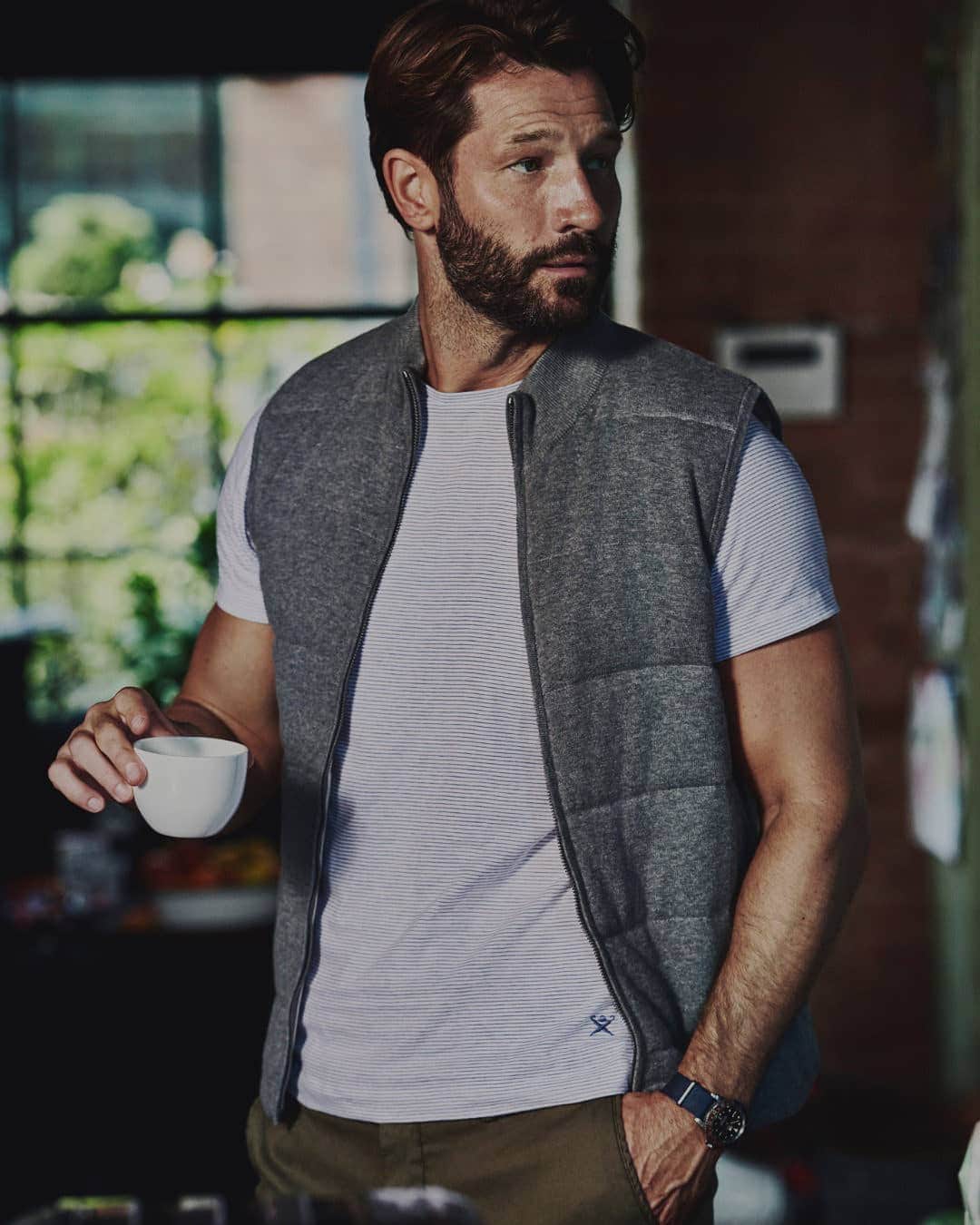 ハケットのインスタグラム：「Working from home? Don’t forget to make your style really count with simple basics that promise to elevate the everyday. #STAYHackett」