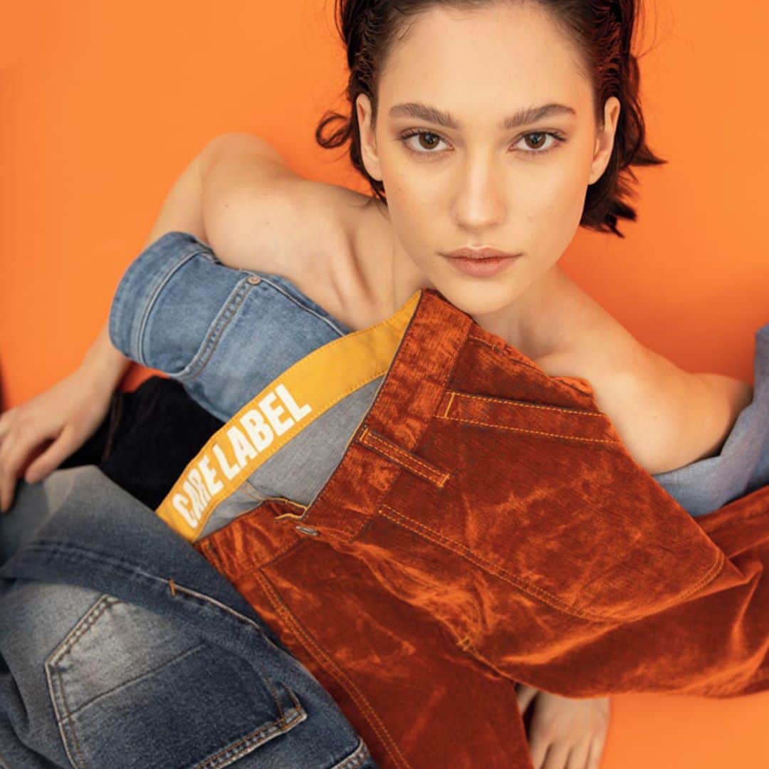 ケアレーベルのインスタグラム：「In the right denim a girl can conquer the world⁣ ⁣ care-label.com⁣⁣⁣ ⁣ #carelabel #denimlovers #denimstory #denimaddiction」