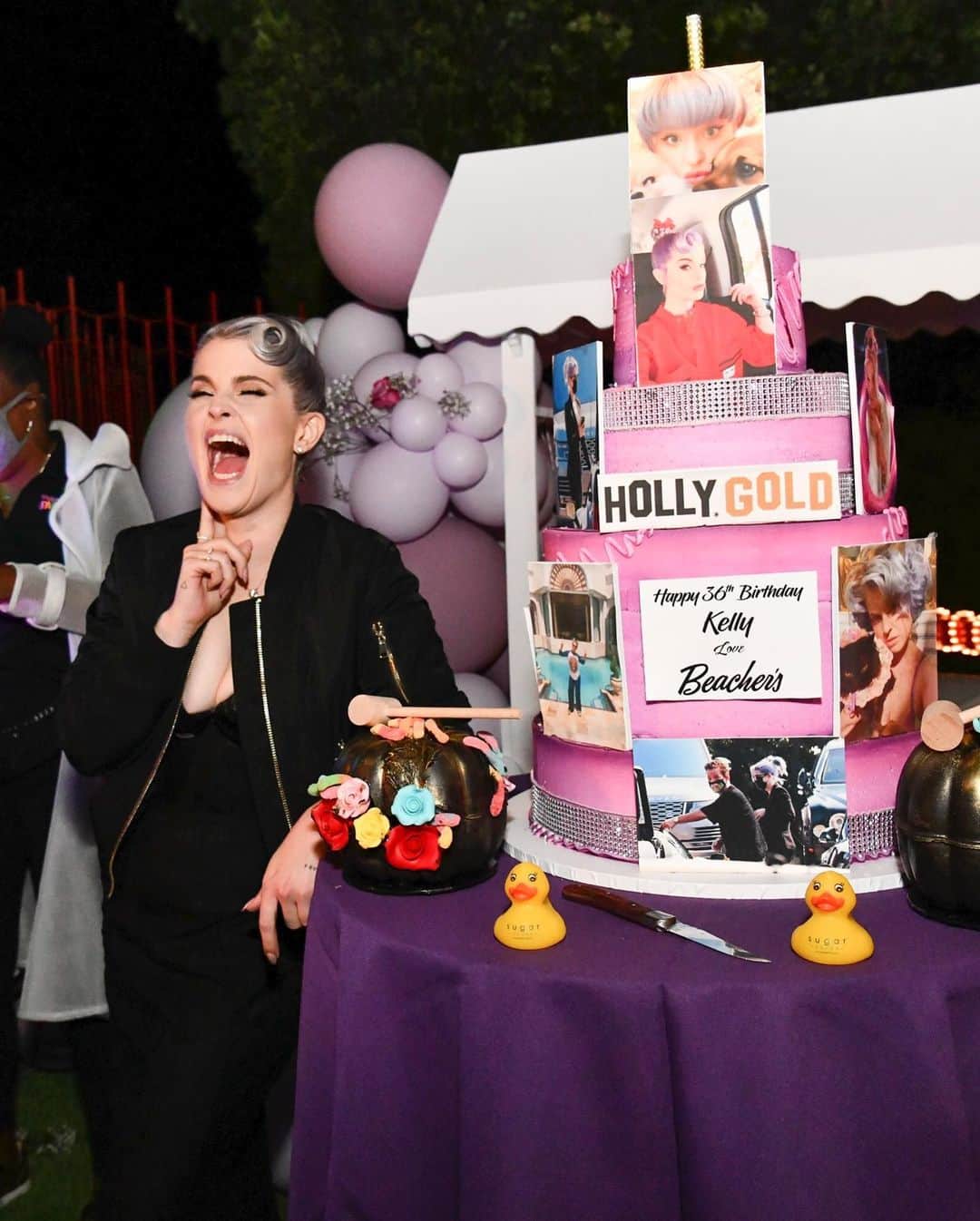 Just Jaredさんのインスタグラム写真 - (Just JaredInstagram)「Kelly Osbourne arrives for her birthday party! Tap this pic in the LINK IN BIO to find out how guests were kept safe amid the Coronavirus pandemic.  #KellyOsbourne Photo: Getty」10月30日 1時15分 - justjared