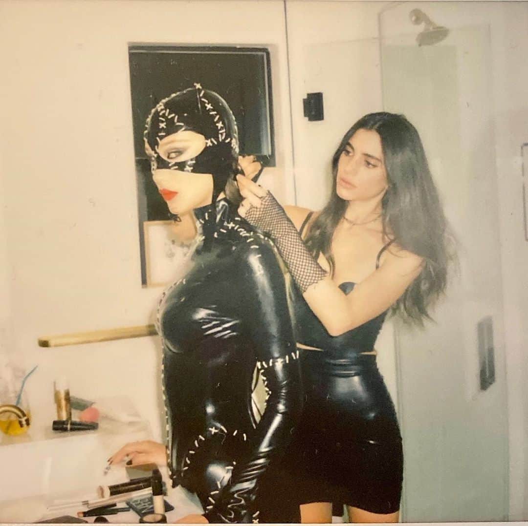 ローレン・ペルツのインスタグラム：「That one time when cat woman told me all her secrets」