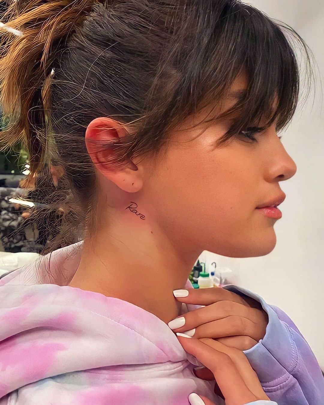 Always With Selenaのインスタグラム：「I'd love @rarebeauty to start selling clothes」