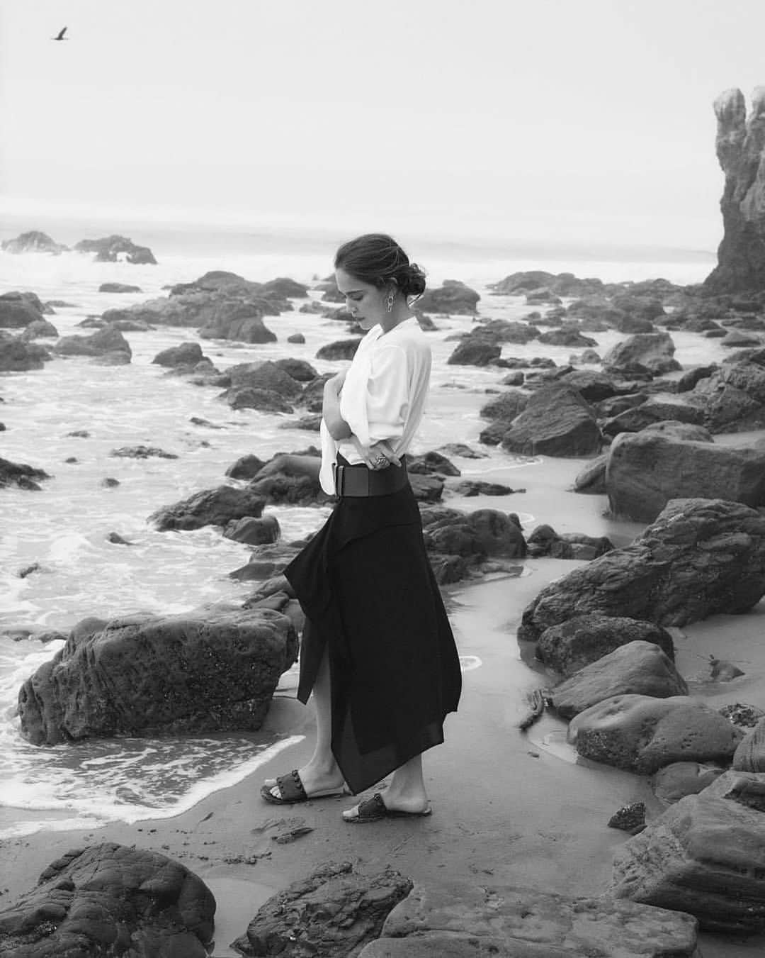 マチルダ・ルッツのインスタグラム：「Melancholy is the happiness of being sad. #victorhugo #tb #malibu」