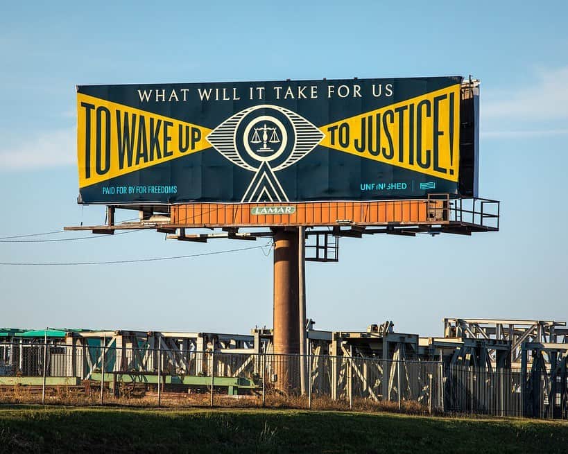 Shepard Faireyさんのインスタグラム写真 - (Shepard FaireyInstagram)「This billboard that I designed is part of the new @forfreedoms campaign reaching all 50 states across the United States, plus D.C., Puerto Rico, Guam, and the U.S. Virgin Islands up through the election. Along with more than 75 artists, our billboards aim to promote civic joy and themes of #The2020Awakening: listening, healing, awakening, and justice.  I believe that injustice thrives in the shadows. When we are awake with our eyes and minds open, we can recognize injustice and combat it consciously. I hope these billboards can help snap us out of a waking trance to become wide awake and vigilant in our pursuit of justice. -Shepard  Photos: Jeff Scroggins (@jscrogginsphoto) #ForFreedoms @thisisunfinished #election2020 #vote #obey #obeygiant #shepardfairey」10月30日 1時38分 - obeygiant