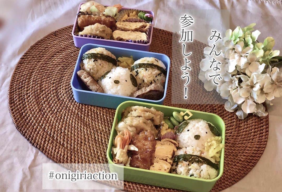 三佐和あやのインスタグラム：「おにぎりアクション2020﻿ みなさん 今日のランチは🍙にしましょ〜😋﻿ ﻿ おにぎりの写真を #onigiriaction とタグ付けてSNSに投稿すると、 @tablefor2_official を通じ  飢餓に苦しむアフリカ・アジアの子供達に﻿ 給食5人分が届くという素敵な活動。﻿ ﻿ 10月31日までだって🎃﻿ わたしも バタバタと参加〜💦﻿ ﻿ ▫︎おにぎり﻿ ▫︎ハンバーグ﻿ ▫︎だし巻き﻿ ▫︎イカの天ぷら﻿ ◽︎野菜いため キャベツ﻿ ◽︎スイートコーン﻿ ▫︎蓮根のはさみ揚げ﻿ ﻿ ﻿ #おにぎり #おにぎりアクション 2020 #おにぎりアクション #キャラ弁 #今日のお弁当 ﻿ #おべんとう #べんとう #お弁当日記 #lunchbox  #オベンタグラム #お弁当 #弁当 #弁当記録 #おべんたぐらむ #おべんたー #高校生弁当 #中学生弁当 #お弁当作り楽しもう部  #豊かな食卓 #おうちごはんlover ﻿ ﻿ #ママ #マタママ #マタニティ#マタニティライフ#アラフォーママ  #シンプルライフ」