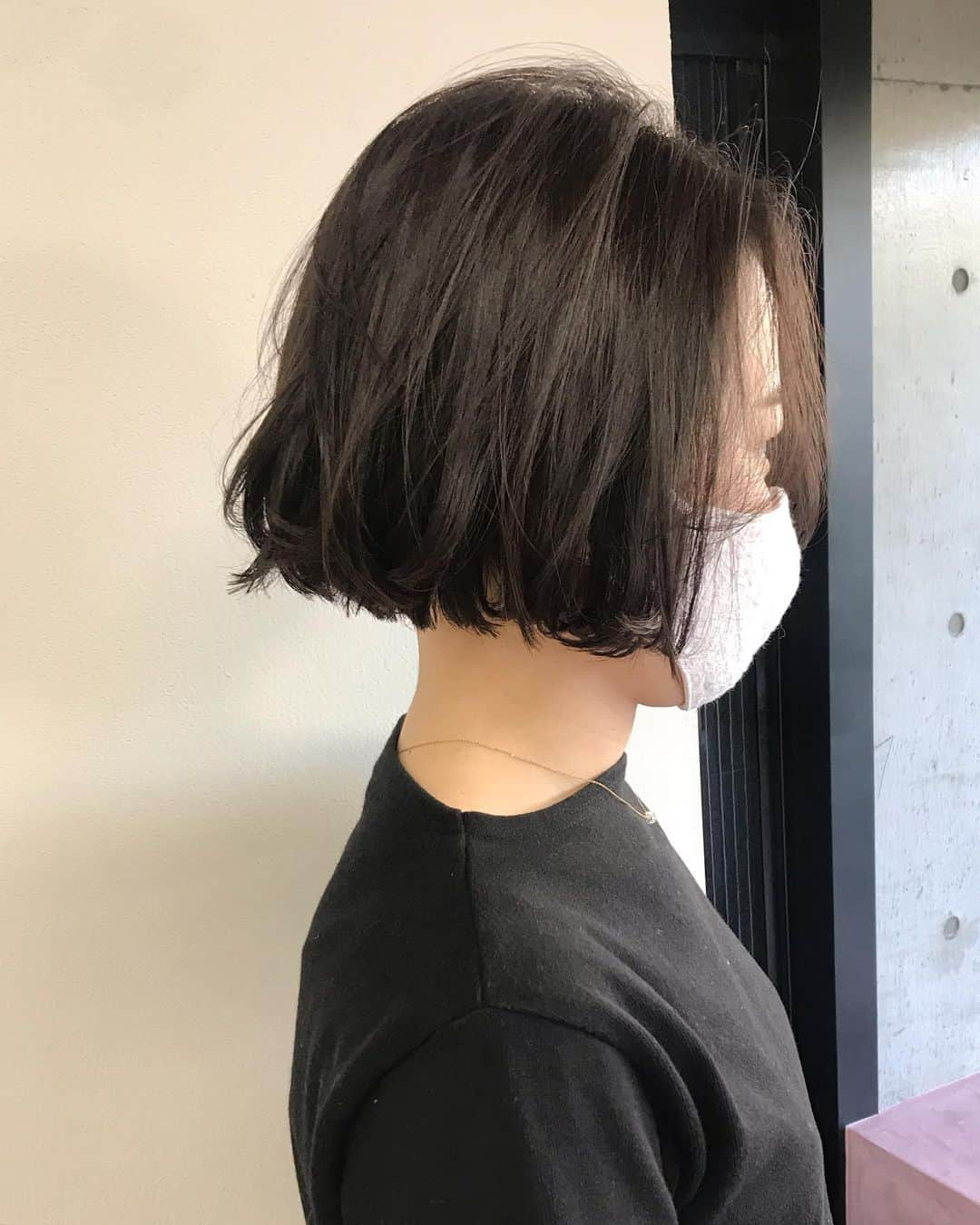 淺川美穂さんのインスタグラム写真 - (淺川美穂Instagram)「. 襟足ギリギリ✂︎ スッキリ‼︎  #あさボブ #six_しずく色 #six_グレー」10月30日 11時12分 - asakawa_miho_