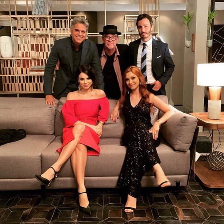ステファニー・ブリットのインスタグラム：「#tbt desse núcleo que voltou a botar “fogo no parquinho” em @amorsemigualoficial essa semana! Que delicia e prazer foi fazer essa novela!!!! ❤️  . . Aí eu já estava grávida e não sabia! 😜🙋🏻‍♀️👼🏻 Enrico trabalhou com a mamãe escondidinho no forninho!」