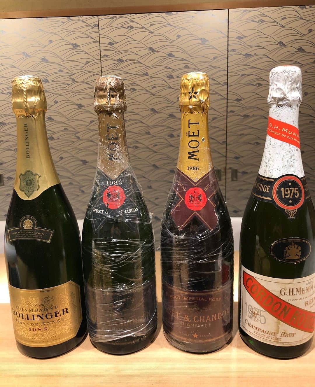 天本正通 さんのインスタグラム写真 - (天本正通 Instagram)「シャンパンは古酒が最近お気に入り😋 モエの蜜っぽい細かい泡好きだなぁ。。」10月30日 11時20分 - masamichiamamoto