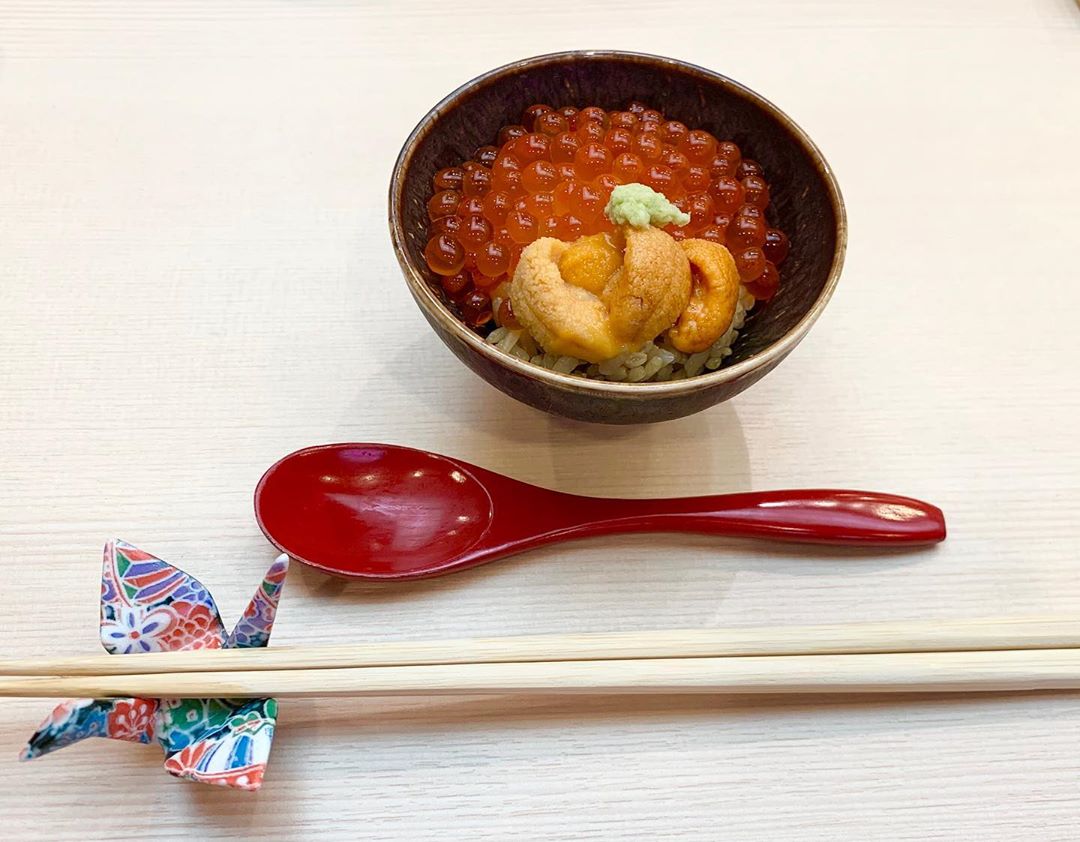 桜井未来さんのインスタグラム写真 - (桜井未来Instagram)「@sushi_tou でランチミーティングでお寿司😂🍣✨ 幸せ過ぎ🤣💓（笑）  子連れOK✨ ランチで行ったのですが、ショートコースがあり、サクッと美味しいお寿司が食べられます😂💓 美味しいお寿司屋さん🍣は中々子供と行けなかったりするので、有難いですよね😂🙏💓 おススメです😊  https://g.co/kgs/FhfLdk  #鮨十 #寿司 #鮨 #ランチ #子連れランチ #子連れ鮨 #子連れOK #子連れOKレストラン」10月30日 11時38分 - miki.sakurai0214
