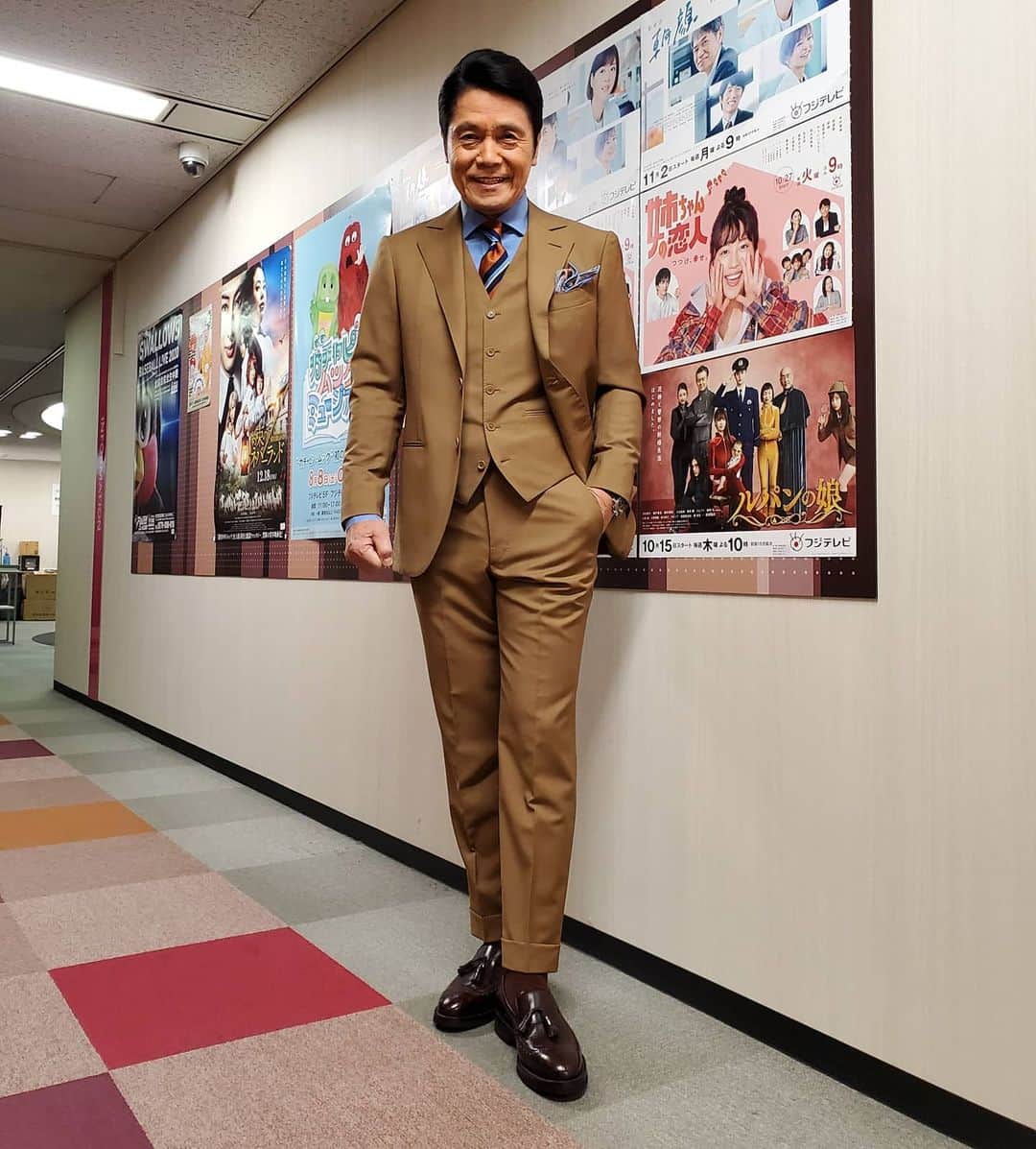 峰竜太のインスタグラム：「#バイキングmore#suit#uemoto #shirt#doone#tie#michaeljdrake #shoes#brunellocucinelli」