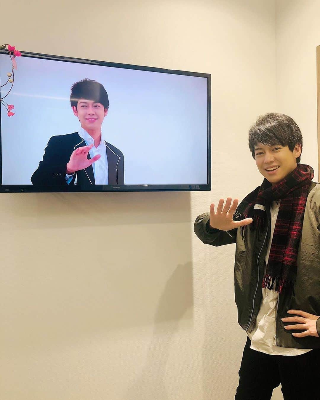 松阪ゆうきのインスタグラム：「昨日は徳間ジャパンでラジオ📻デー。沢山の生放送、収録を電話📞でさせていただきました^ ^  お聴きくださいました皆さま ありがとうございました😊  是非これからのものも📻 沢山あります。 近くのラジオ局、radiko等でお聴きくださいませ♪  《これからのラジオ📻出演》  11/2(月) 9(月) 16(月) 23(月) 30(月) 22:28〜 (再放送は水曜21:30〜) HitsFM（岐阜）「メモリアルミュージック」  11/4(水)20:00～ HitsFM（岐阜）「演歌飛騨街道」  11/9 (月)15:00～18:00  FM845（京都）「845歌謡ベストテン」  11/15(日) 21:00～22:00  CBC「CBC歌謡ベストテン」  11/21(土)、11/22(日)7:00～ MID-FM（愛知）「MIDカラオケ天国」  11/22(日) 朝6:00〜6:30 ぎふチャン「朝月千夏のハートフルソング」  11/22(日) 17:00～19:00 (予定) 東海ラジオ「原・藤井の歌謡曲主義」  11/22(日) 25:00〜25:30 RKK熊本放送 「福田みのるの歌謡ルネッサンス」  11/27(金)24:00～27:00 東海ラジオ 「東海ラジオミッドナイトスペシャル～金シャチ劇場～」  11/28(土)17:00～19:00 (予定) 東海ラジオ「井田・三丘の歌謡曲主義」  12/5(土)13:00～15:00  四国放送（徳島）「演歌deリクエスト」  12/17(木)21:00～21:30  RKK熊本放送 「今村直美の歌謡曲でないと！」   皆さま よろしくお願いします🤲  ゆうき」