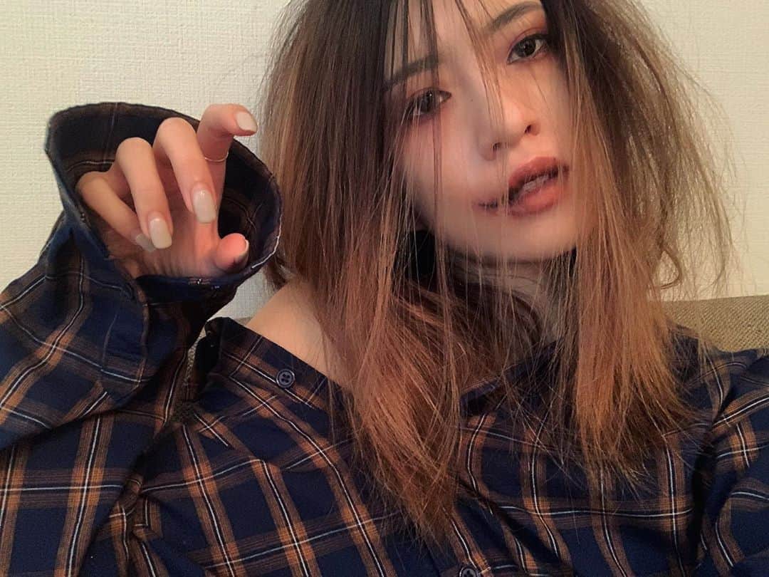 柳めぐみのインスタグラム：「. . Halloween makeup 👻🎃👻🎃👻 . #ハロウィンメイク  #ハロウィン #お家でハロウィン #Halloween #halloweenmakeup  #🎃 #👻 #ブラウンレッドブラックシャドウ」