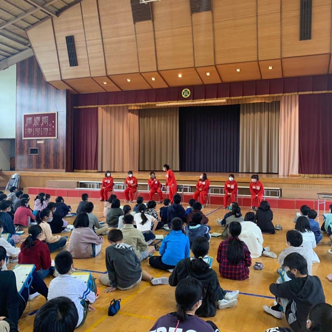 里村明衣子さんのインスタグラム写真 - (里村明衣子Instagram)「‪小学校での講演終了。‬ ‪#講演‬ ‪#夢教室‬ ‪#仙台‬」10月30日 12時17分 - meiko_satomura