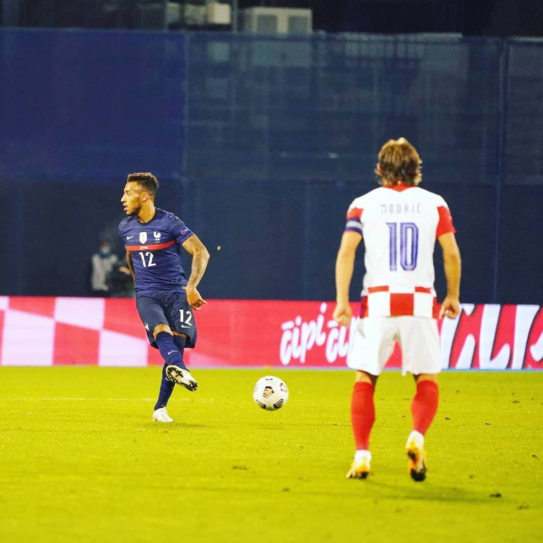 サッカー フランス代表チームさんのインスタグラム写真 - (サッカー フランス代表チームInstagram)「Passe aveugle 👀 @corentintolisso #FiersdetreBleus」10月30日 3時36分 - equipedefrance