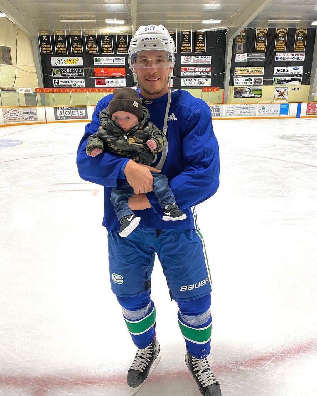NHLさんのインスタグラム写真 - (NHLInstagram)「Gunnar's first day at the rink! 💙  (📷 @BoHorvat)」10月30日 3時31分 - nhl