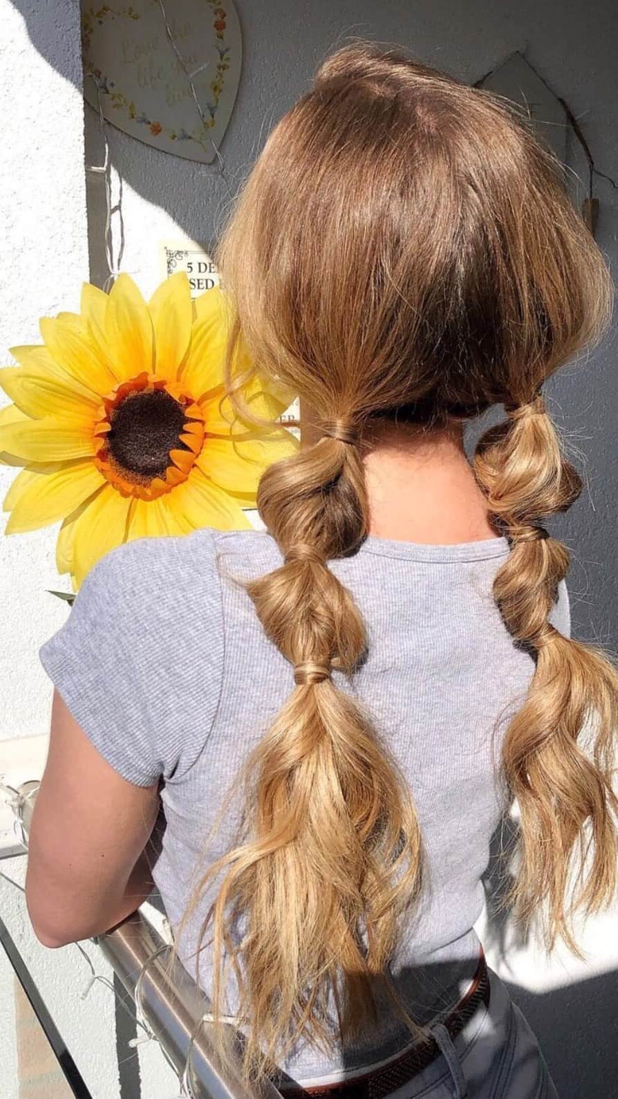 I N S T A B R A I Dのインスタグラム：「Featuring our first male hair stylist on our IGTV: Michael Gray Instagram: @michaelgrayhair Location: London 🇬🇧  Michael is an award winning hairstylist specializing in all things glam - like boho braids and soft texturized hair styles.   Ps - all the teasing with the comb was for extra volume, it’s not a must-do but definitely spiced up the look! 💫」