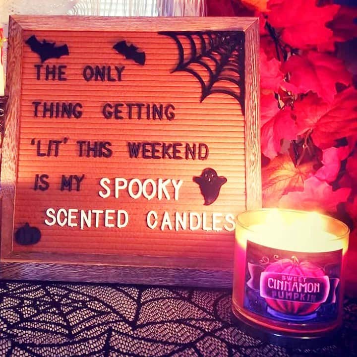 Bath & Body Worksさんのインスタグラム写真 - (Bath & Body WorksInstagram)「Drop the spooky scented Candles you’re lighting this weekend! 🦇 🎃 👻」10月30日 4時00分 - bathandbodyworks