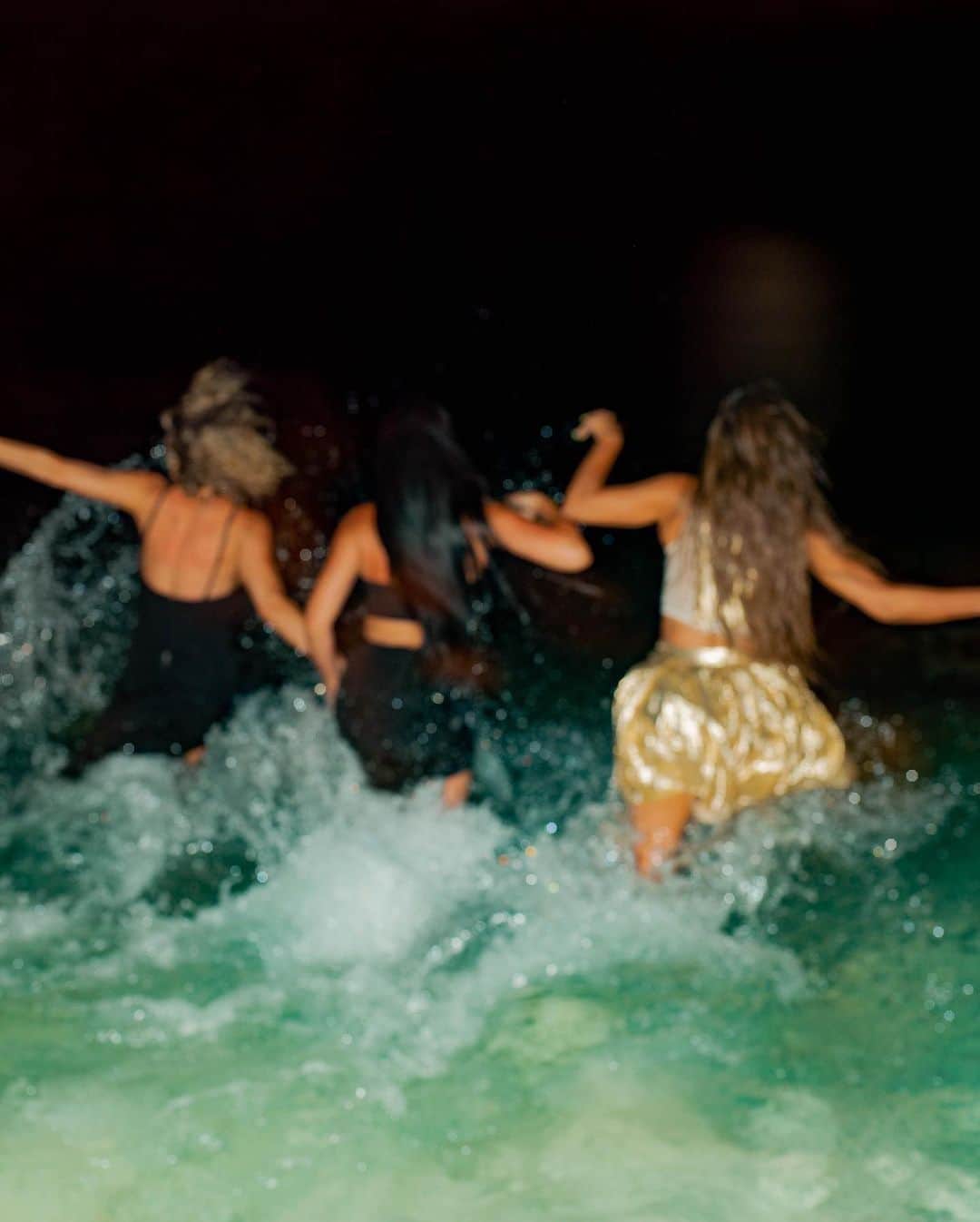 キム・カーダシアンさんのインスタグラム写真 - (キム・カーダシアンInstagram)「Night Swim」10月30日 4時08分 - kimkardashian