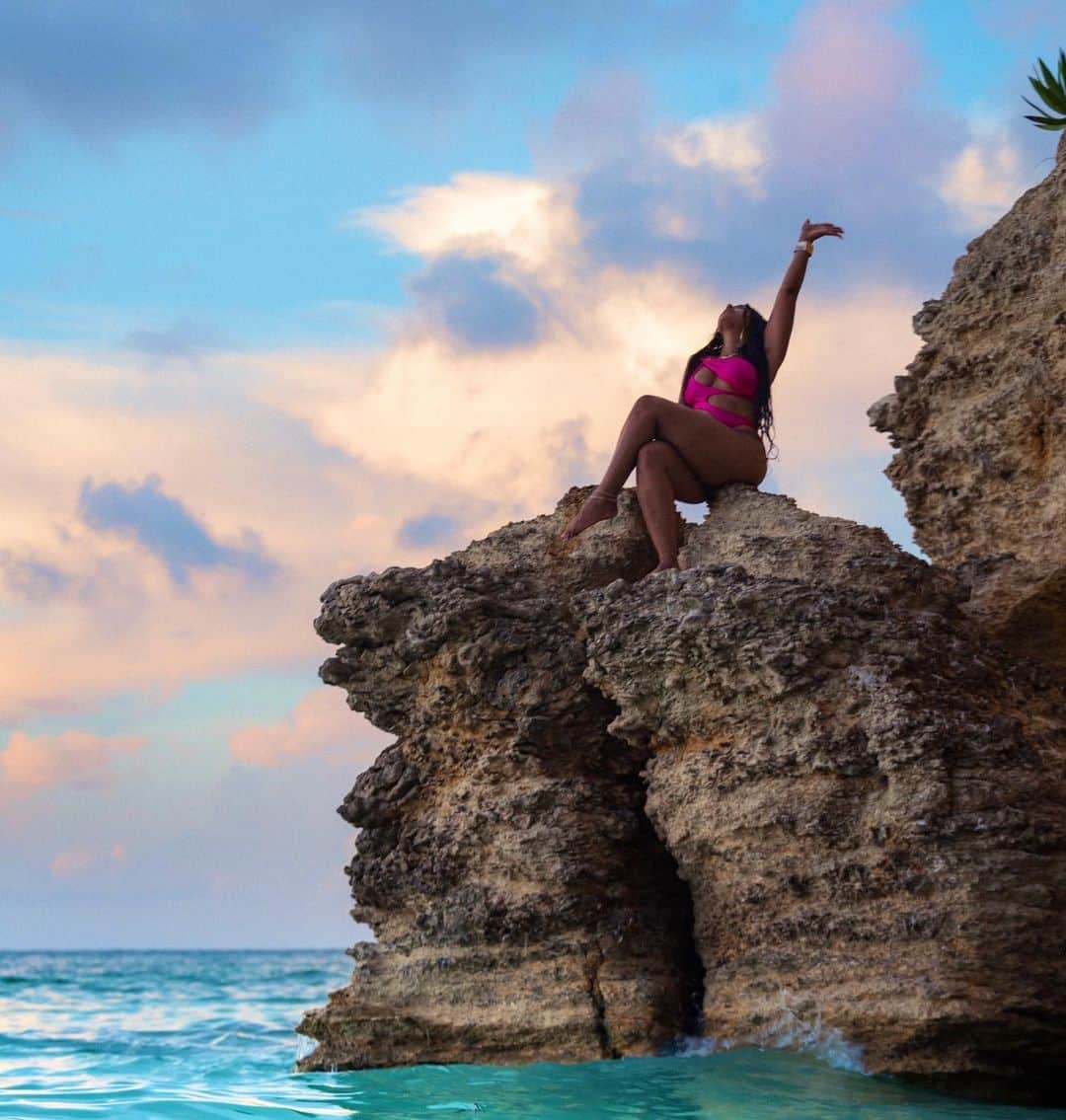 アシャンティのインスタグラム：「Private Island Tingz 🌴」