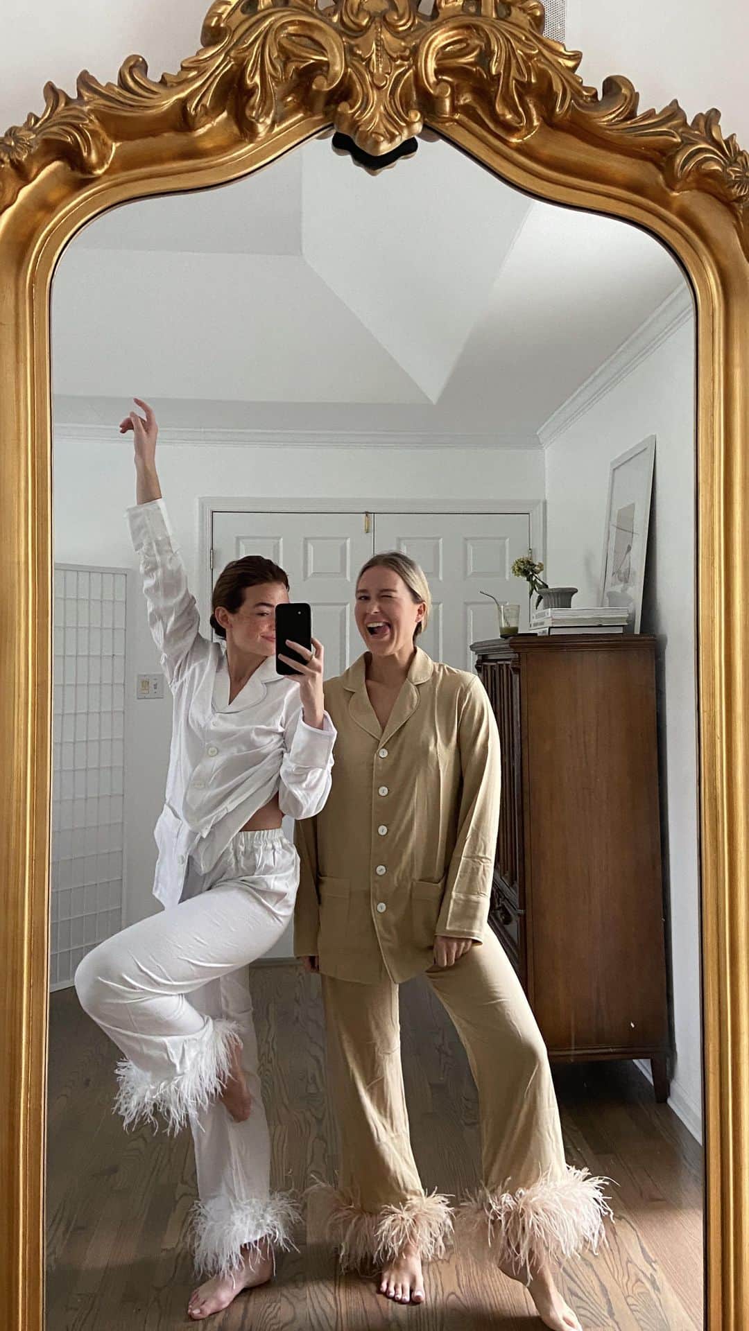 Kelsey Simoneのインスタグラム：「This is how @alexandra_webb and I get ready... ✨  Matching PJs from @daily_sleeper  Dresses from @revolve  #revolveme」