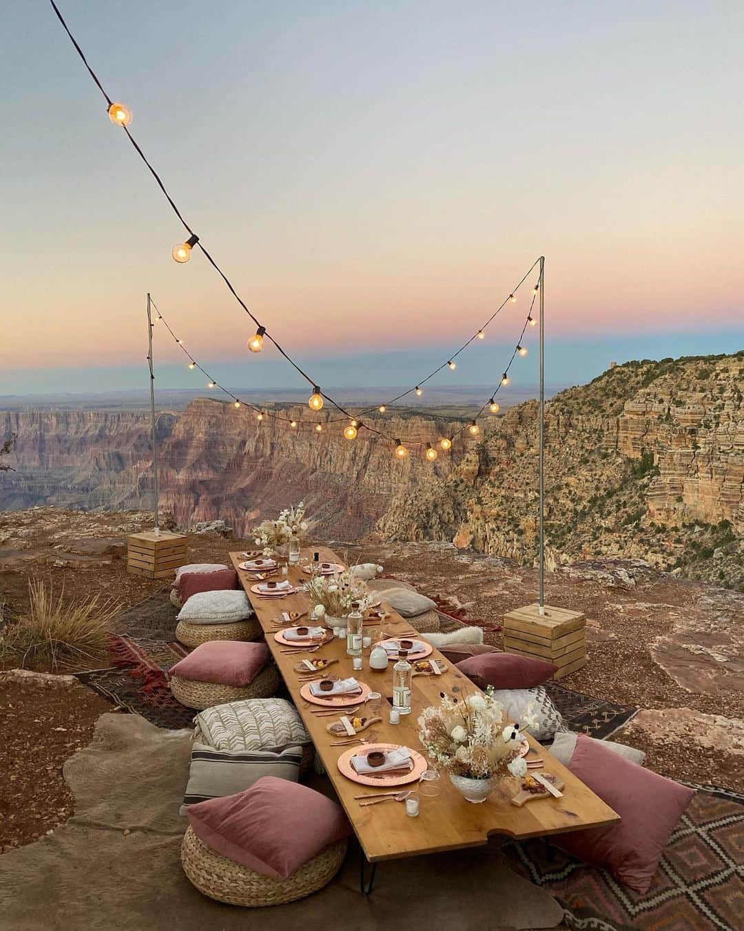 Collage Vintageのインスタグラム：「The most beautiful dinner location I have ever seen! It was a dream 🌸 #grandcanyon #camprevolve」