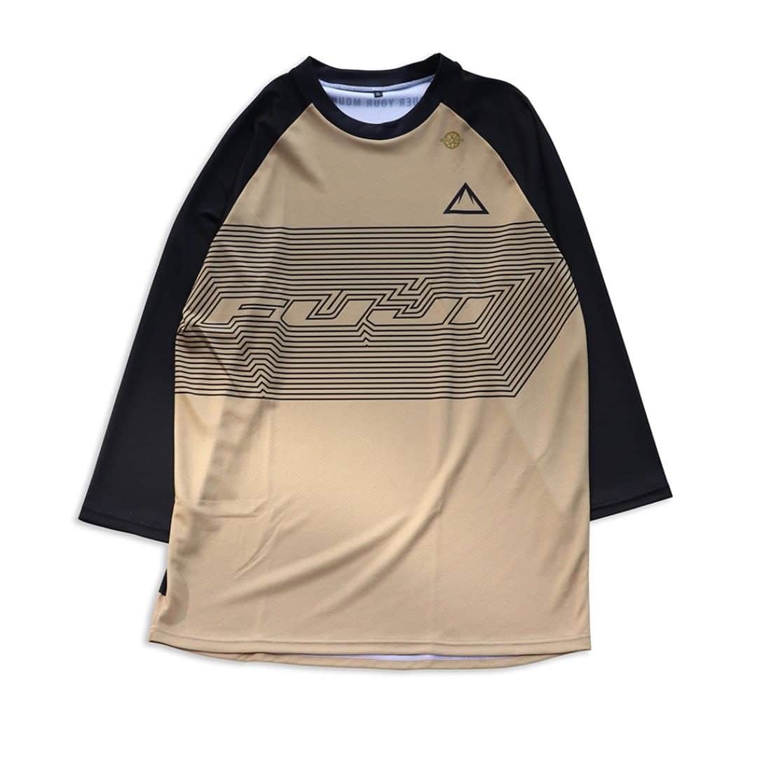 Fuji Bikesさんのインスタグラム写真 - (Fuji BikesInstagram)「You asked, we answered! Now you can show your Fuji pride on and off the bike with our new Fuji Gear. Featuring everything from t-shirts to posters we have just what you're looking for in a variety of designs, including our coveted retro logo. All products ship directly to you, but act fast - quantities are limited! Check out the store at the link in our bio.  *Available in the US only  #FujiBikes」10月30日 4時23分 - fujibikes