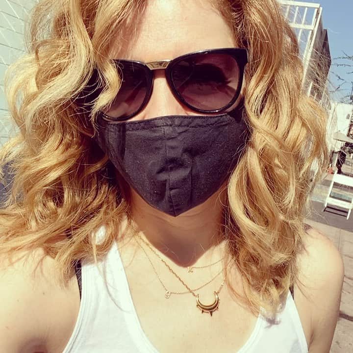 レイチェル・レフィブレのインスタグラム：「VOTE! End of PSA.  #vote #vote2020 #2020 #bidenharris2020 #rockthevote」