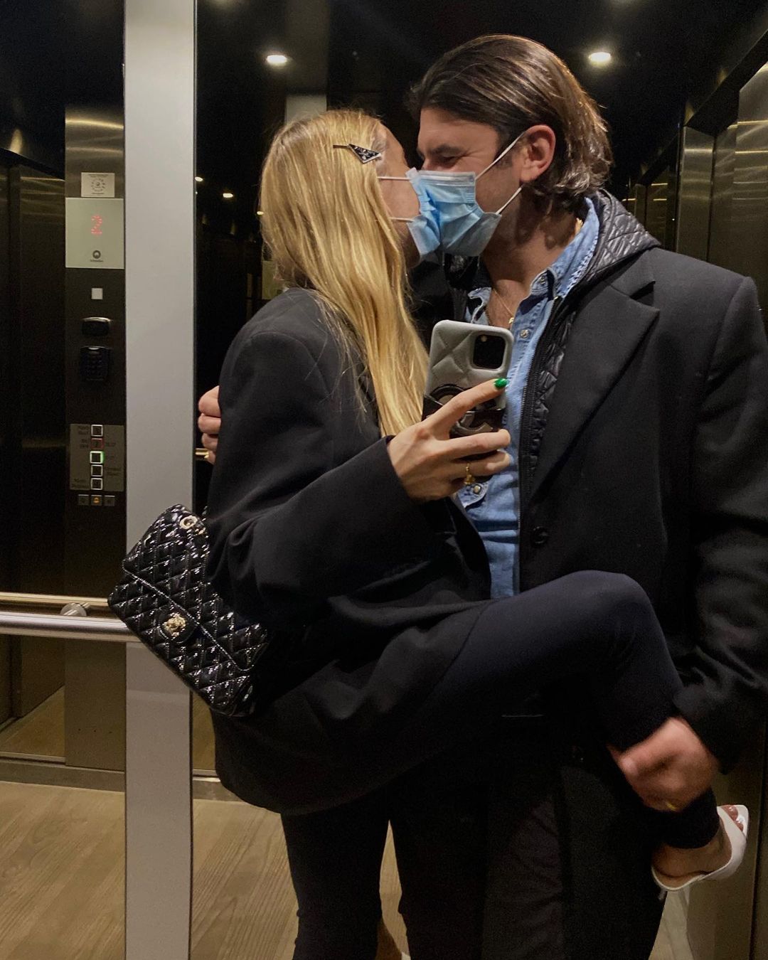 ペニーレ・タイスベックのインスタグラム：「Not cutting down on love no matter what💘」