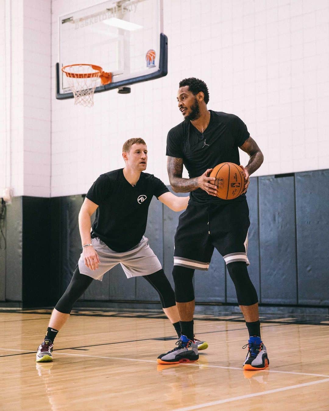カーメロ・アンソニーのインスタグラム：「Surround yourself with people who always push you to be better than yesterday. #TBT #STAYME7O」