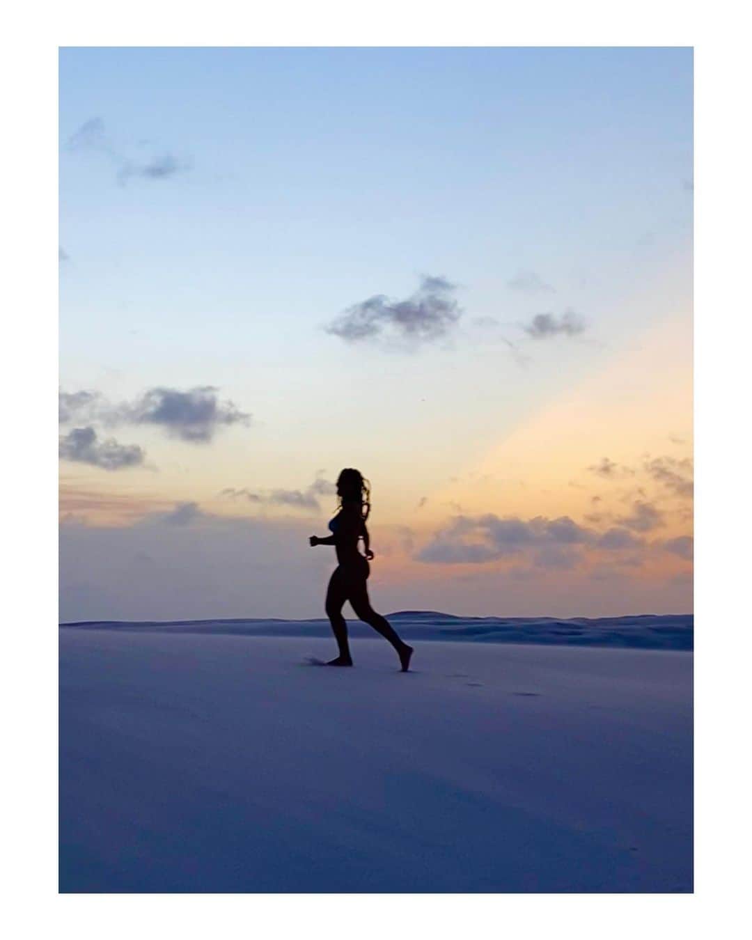 ジュリアナ・パエスのインスタグラム：「#tbt #lencoismaranhenses ohhhhh dia bom que foi esse!!!!」