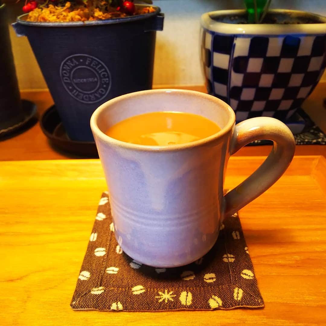みながわゆみさんのインスタグラム写真 - (みながわゆみInstagram)「#おはようございます #今日も素敵な一日を #コーヒー #coffee #朝のコーヒー #癒される時間 #コーヒー好き #コーヒー好きな人と繋がりたい #コーヒーの木 #ビッグベリー」10月30日 5時39分 - nama.09.19