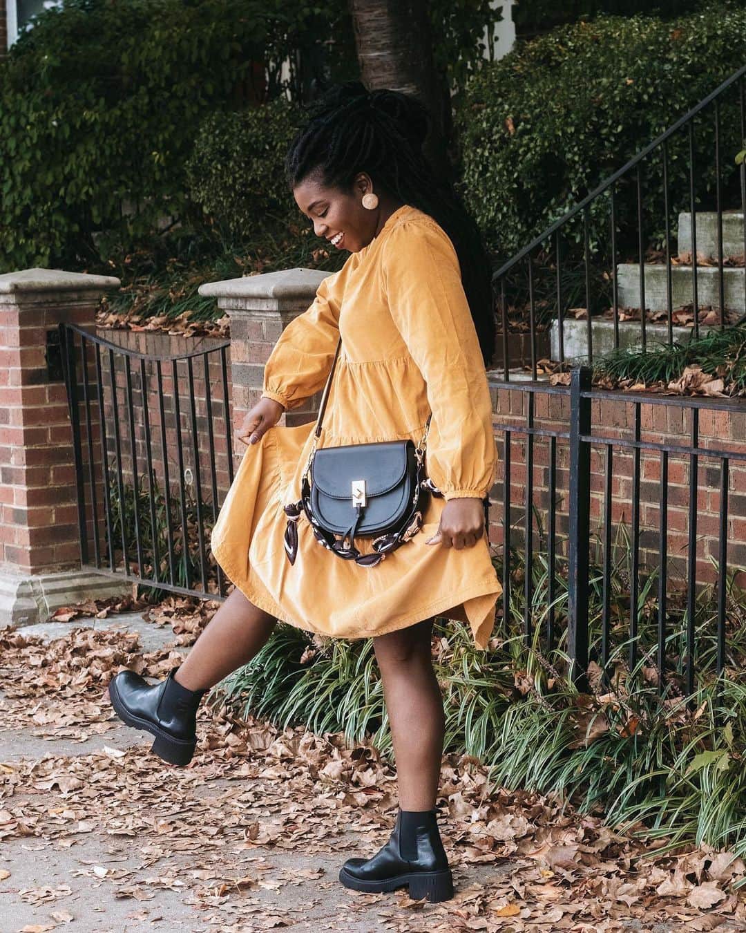 Anthropologieさんのインスタグラム写真 - (AnthropologieInstagram)「We're taking some serious style notes from #AnthroAmbassador @styledbykemi – this boot-and-dress combo is *everything* 🍂 (link in bio to shop)」10月30日 5時45分 - anthropologie