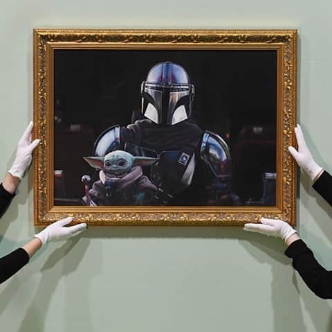 クリス・ハードウィックさんのインスタグラム写真 - (クリス・ハードウィックInstagram)「A portrait titled ‘The Mandalorian and the Child’ is on display at the National Portrait Gallery in London.」10月30日 5時55分 - nerdist