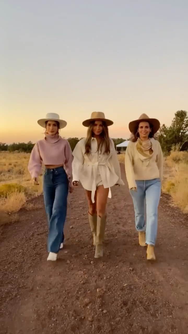 Collage Vintageのインスタグラム：「Girls or boys team? 🤠 missing already our triple dates in Grand Canyon!」