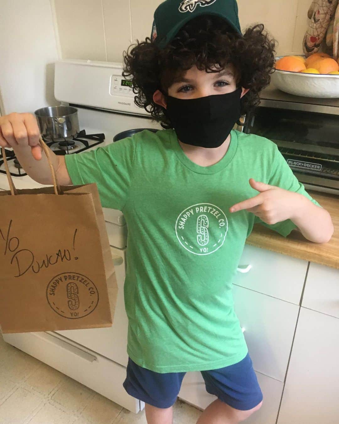 アダム・シャピロのインスタグラム：「I’m a Halloween costume. 😂😂 PRETZELS!  @shappypretzel」