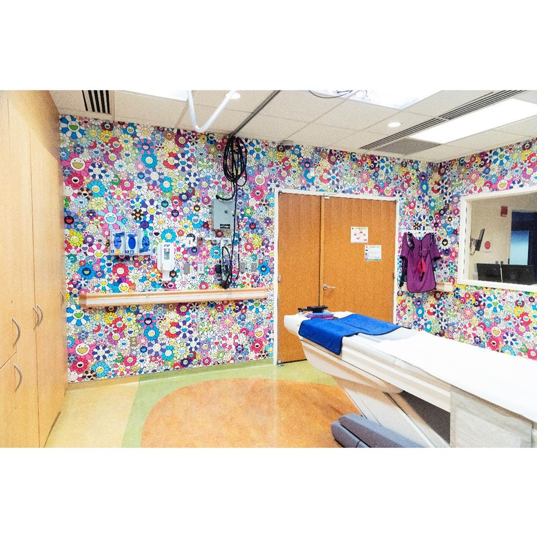 村上隆さんのインスタグラム写真 - (村上隆Instagram)「My Flower works were installed to wrap a CT/PET scanner, and the wallpaper at the Children's National Hospital in Washington, DC. Thank you to the RxArt team for the arrangements. @rxart @childrensnational and  Special thanks @gagosian  🙏」10月30日 6時07分 - takashipom