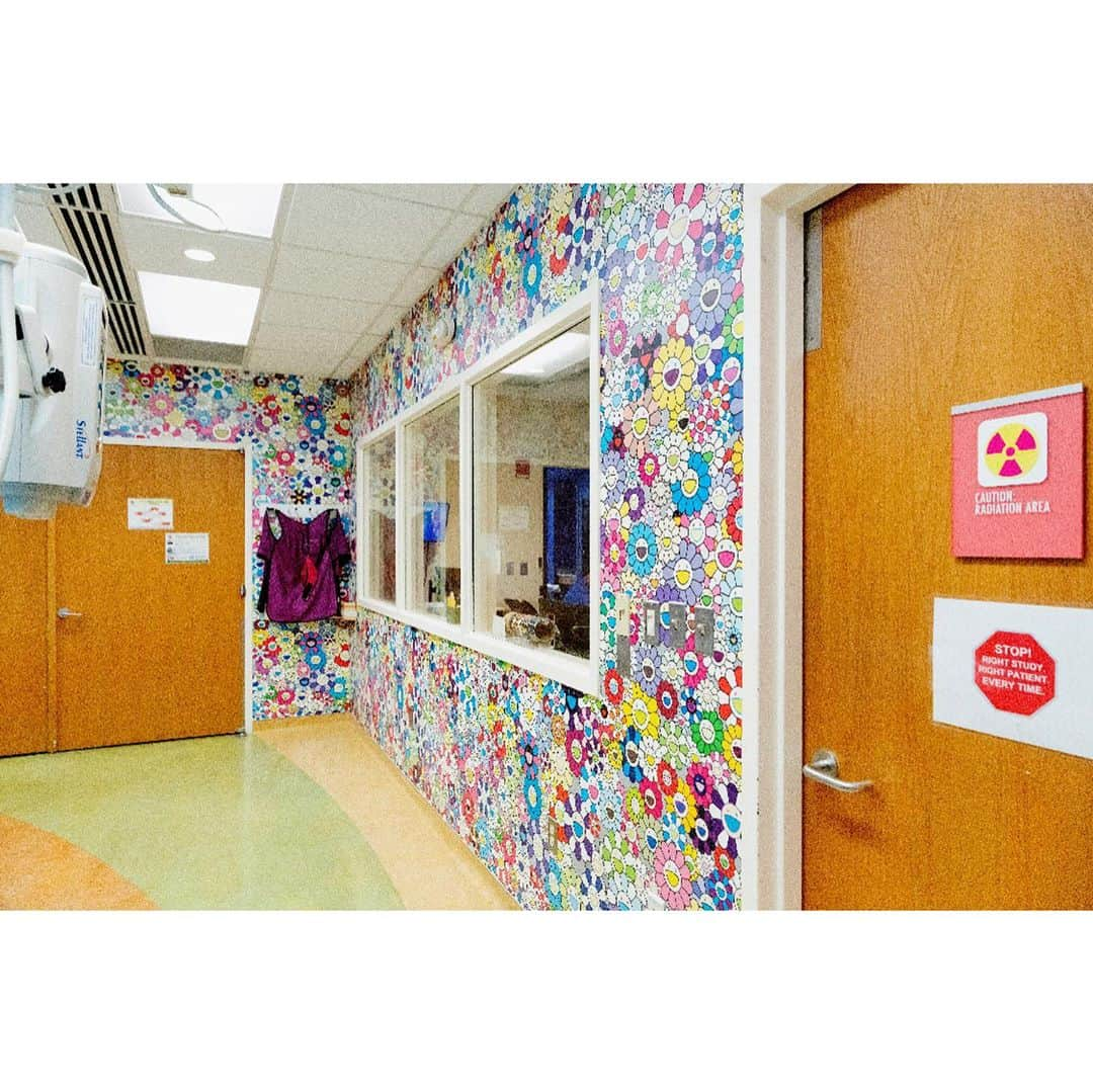 村上隆さんのインスタグラム写真 - (村上隆Instagram)「My Flower works were installed to wrap a CT/PET scanner, and the wallpaper at the Children's National Hospital in Washington, DC. Thank you to the RxArt team for the arrangements. @rxart @childrensnational and  Special thanks @gagosian  🙏」10月30日 6時07分 - takashipom