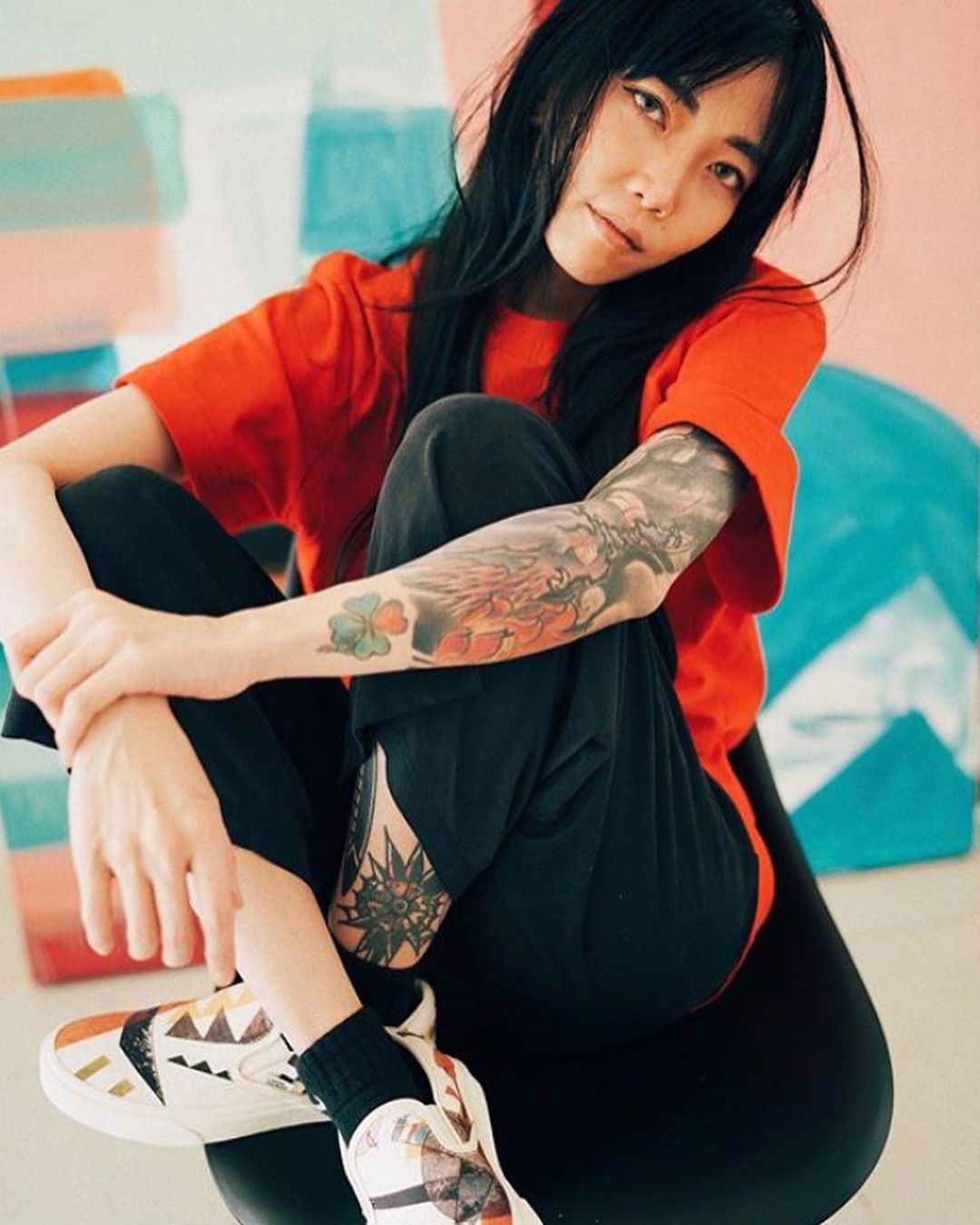 vansさんのインスタグラム写真 - (vansInstagram)「@CaseyKemperArt @Nadcil @SoyMaryDany & @Aleepalaa in the new Vans MoMA collection. Head to vans.com/moma to shop or find a store near you, then share your looks with #VansMoMA」10月30日 6時07分 - vans