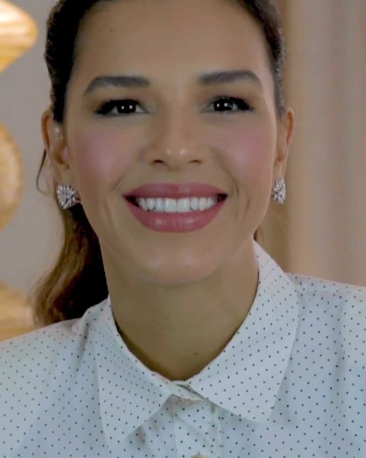 Mariana Riosのインスタグラム：「Vocês não imaginam a felicidade que estou em contar essa novidade pra todos! Hoje é o dia nacional do livro, e é com muita alegria que anuncio a chegada do meu primeiro. 💗 Já já eu volto com mais notícias!  #bastasentir @planetadelivrosbrasil 📚💙✏️🙏🏼」