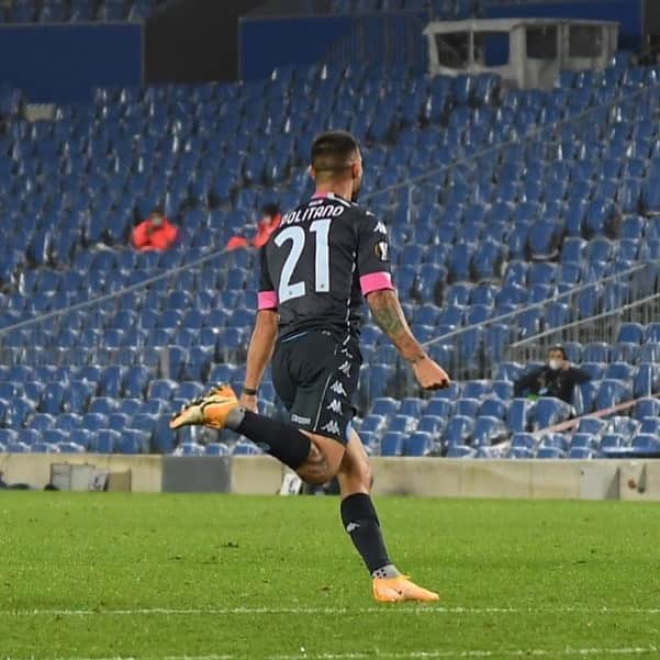 SSCナポリさんのインスタグラム写真 - (SSCナポリInstagram)「Matteoooo Politanoooo! 🚀  ⚽️ #RealSociedadNapoli 0-1 🏆 #UEL  💙 #ForzaNapoliSempre」10月30日 6時21分 - officialsscnapoli