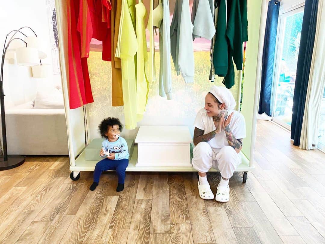 ケラーニのインスタグラム：「thank you @beyonce ! 🤍 coolest surprise ever 🥺 @weareivypark」