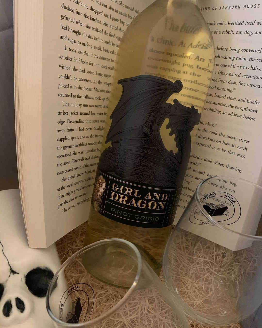 クリス・ハードウィックさんのインスタグラム写真 - (クリス・ハードウィックInstagram)「Get lost in the adventures world of A Wizard of Earthsea while enjoying a refreshing 2019 Pino Grigio from @girlanddragon.   Find Girl & Dragon wines near you: https://bit.ly/3mZhDj4  Order Girl & Dragon wines online: https://bit.ly/3mZhDj4  #Sponsored」10月30日 6時18分 - nerdist