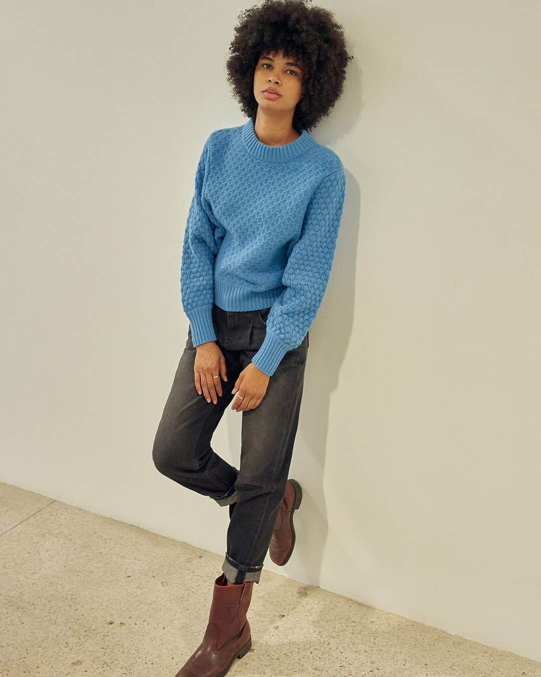 カレントエリオットのインスタグラム：「#sweaterweather is here – bundle up with a little pop of color  #currentelliott」