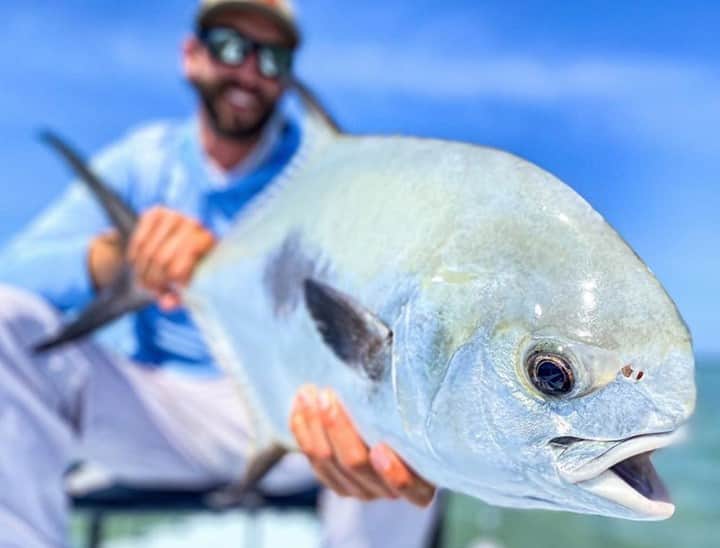 Costa Sunglassesのインスタグラム：「Tailers for trophies. 📷: @captnicklabadie @brandoncyrkw #SeeWhatsOutThere #BornOnTheWater」