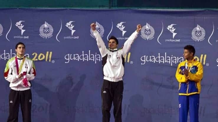 イヴァン・ガルシアのインスタグラム：「Hoy hace 9 años estaba viviendo esta gran experiencia, convertirme en campeón panamericano en mi casa, en #guadalajara2011, son unas de las mejores competencias que he tenido, lo viví y disfrute al máximo.  Ver la alberca llena, escuchar las porras y cantar el. Himno nacional fue sorprendente.. Muchas gracias a la gente que estuvo conmigo en ese día...  Que gran recuerdo 🇲🇽🥇🔥😍」