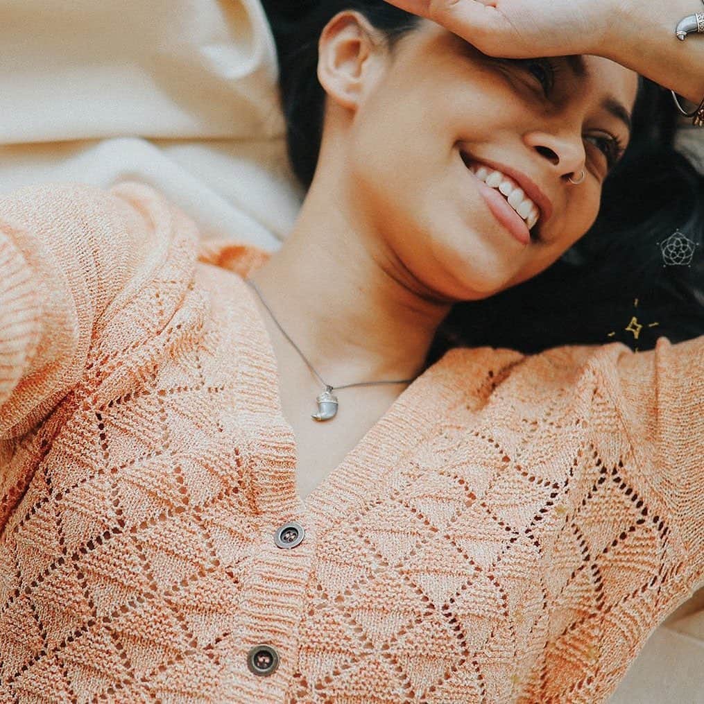 のインスタグラム：「Almost Friday vibes ✨shop $9.99 throwback styles at link in bio」