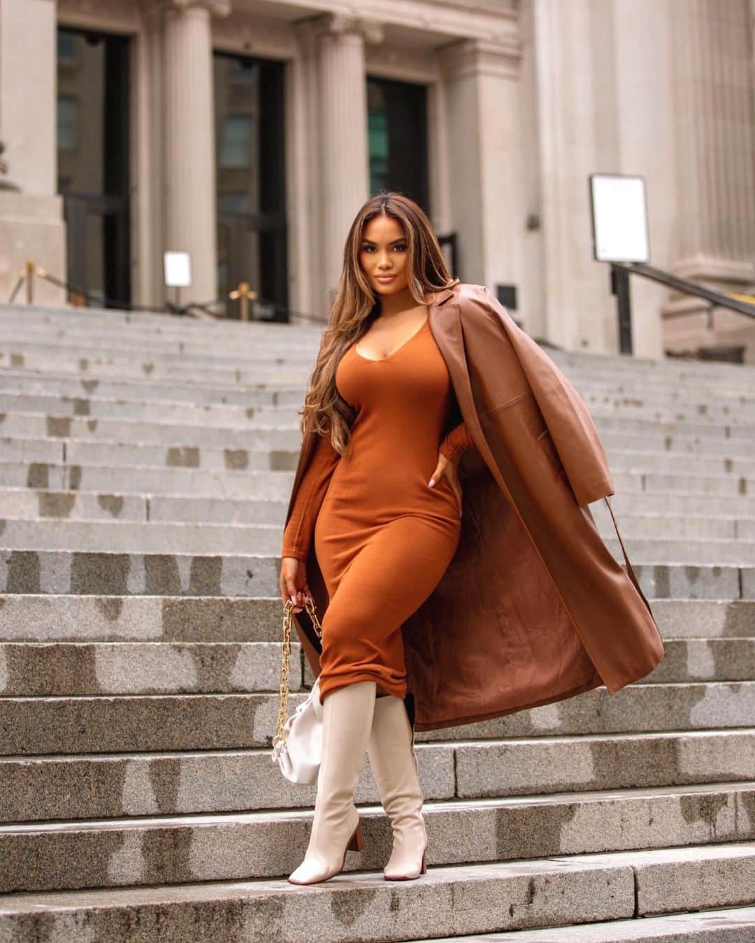 のインスタグラム：「Rain rain go away 🍂 @revolve @lacademie_」