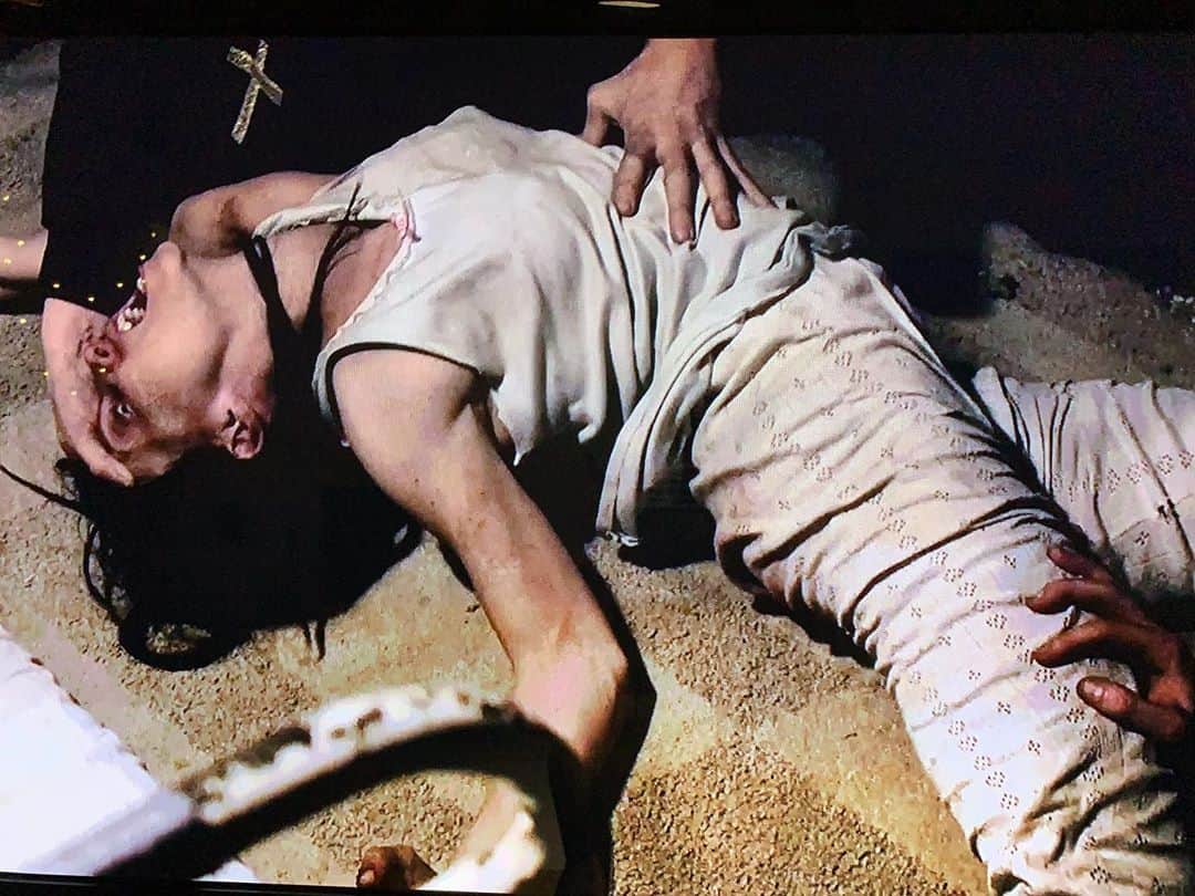ボニー・モーガンさんのインスタグラム写真 - (ボニー・モーガンInstagram)「#fbf Countdown to Halloween brings us back to my epic exorcism in The Devil Inside by my hopeful and vigilant priests #simonquarterman and #evanhelmuth... don’t worry... in the end I got ’em both 👻 #adventuresofbendybonnie #thedevilinside #possession #excorcism #shenanigans #scaringiscaring #rosa #imascarymonster #imalittledevil #halloweenneverdies #ibite #nooneescapes #bendybonnie」10月30日 12時43分 - bendybonnie