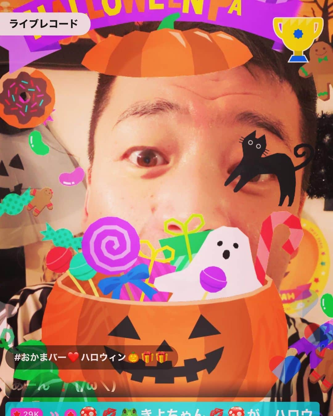 のインスタグラム：「みなさん。  こんにちは🌞😃🌞  昨日は　オカマBAR、ヒデコ‼️の  ハロウィン営業初日🎃👻🎃  お越しくださり、ハロウィン限定の アイテムまで入れてくださり😍💓💓💓 おかげさまで、プラス1を取ることができました💖💖💖  ありがとうございました🙇‍♀️✨✨✨✨✨✨  うちの店も　ハロウィンバージョンにして🎃🎃🎃🎃👻👻👻😄😃✌️✌️  ハロウィン限定アイテム‼️  ハロウィンパーティー🥳🎉🎉🎉  に　くるくるハロウィンに🎃  ジャックオラウータンも🐵　笑。笑。  可愛いかったですわよー🥰😃💕💕💕💕💕💕💕💕💕  明後日も　たま　可愛いハロウィン限定アイテム🎃👻🎃  是非是非、よろしくお願いします〜🥰💕💕💕💕💕💕  それそれー🤟 #pococha #ハロウィン #ハロウィン限定アイテム  #オカマBARヒデコ #ハロウィン飾りつけ  #それそれー #美川憲一 #美川憲二 #ヒデコフランセスカ  #オネェ系 #ものまね」