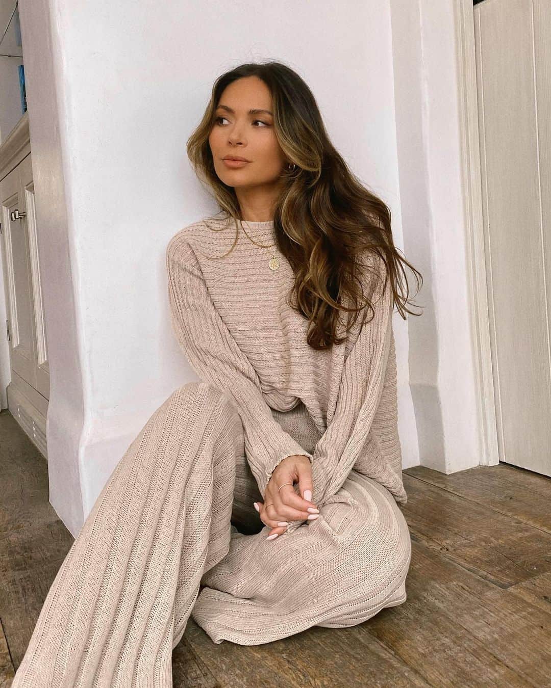 Marianna Hewittのインスタグラム：「new blog post sharing a bunch of knit sets bc they are so cozy 🧸  link in profile + on stories」